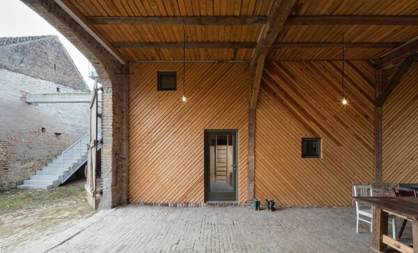 Umbau einer Backsteinscheune zum Wohnen und Arbeiten von bromsky Architekten
