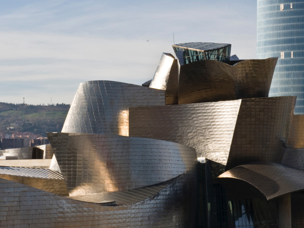 Frank O. Gehrys vor 25 Jahren errichteter Museumsbau wurde zum Wahrzeichen von Bilbao.
