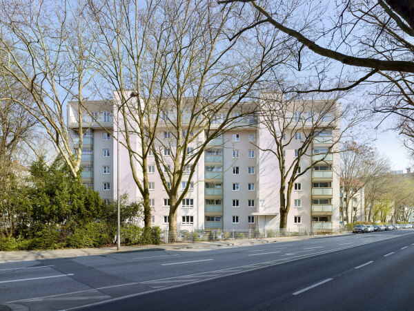 Ein 3. Preis Nachhaltiger Wohnungsbau: Aufstockung und Sanierung Niederwaldstra�e in Wiesbaden von grabowski.spork