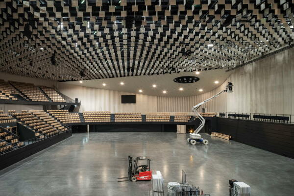 Sport- und Veranstaltungshalle in Laval von Hrault Arnod Architectures