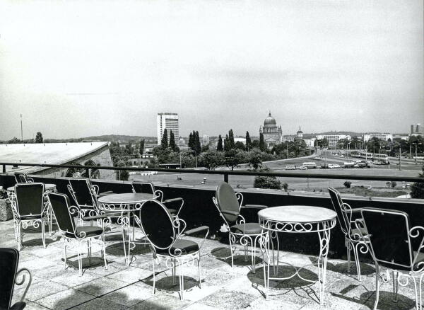 Vom einst fantastischen Blick auf die Silhouette von Potsdams Innenstadt mit ihren Kuppeln und Trmen ist heutzutage nichts mehr zu ahnen.