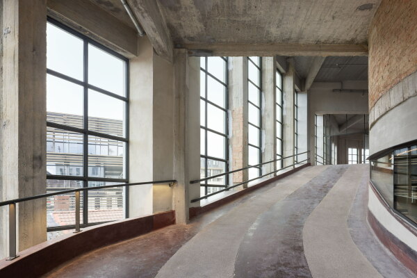 Umbau und Sanierung in Gent von Atelier Kempe Thill und aNNo architects