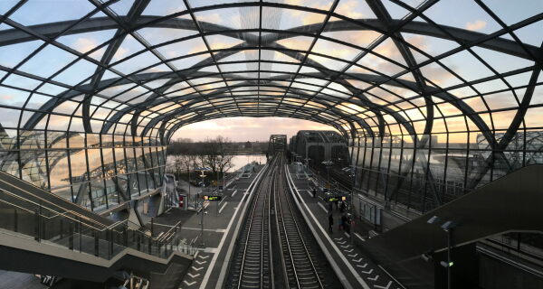 1. Preis Hochbau: S-Bahnstation Elbbrücken in Hamburg von schlaich bergermann partner. Preistrger Sven Plieninger