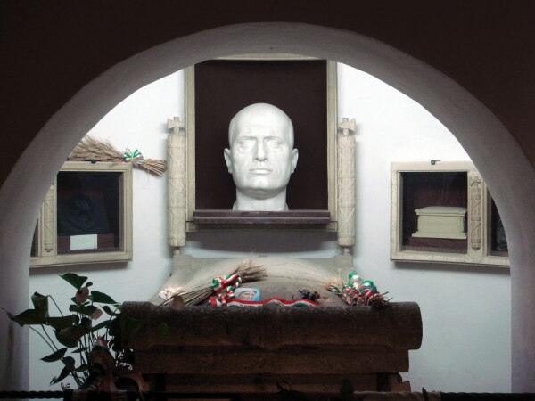 Mausoleum der Familie Mussolini in Predappio