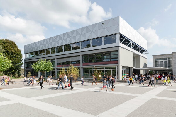 Umbau und Erweiterung der Schulanlage Hellwies in Volketswil (Schweiz) von weberbrunner architekten