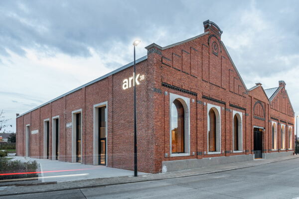 Umnutzung zum Showroom in Aalst von Objekt Architecten