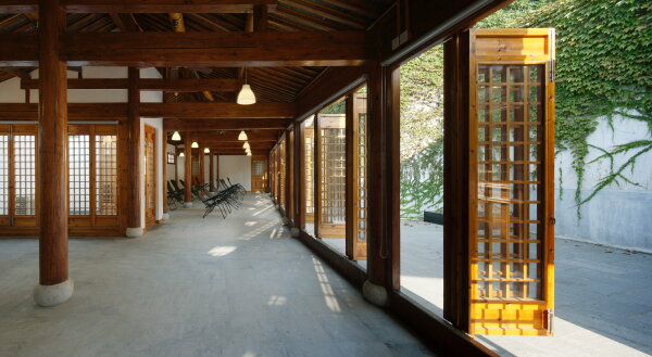 Shengli Street Neighboorhood Committee and Senior Citizens' Daycare Center von Scenic Architecture Office