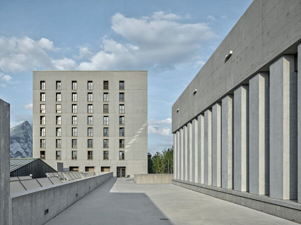 Erweiterung für Sportzentrum Kerenzerberg von Burkard Meyer Architekten