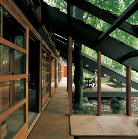 Das Haus Regensburg von Thomas Herzog aus dem Jahr 1979 ist fr die optimale Nutzung von Solarenergie gestaltet.