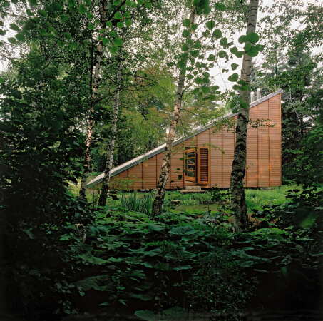 Das Haus Regensburg von Thomas Herzog aus dem Jahr 1979 ist fr die optimale Nutzung von Solarenergie gestaltet.
