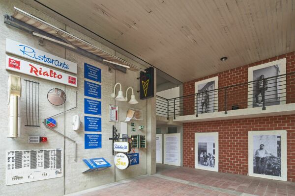 Ausgestelltes Material und Erfahrungen: Die Sommerschule Stimmen und Steine in Wulfen