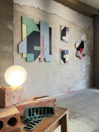 re-material: offenes Atelier zum zirkulren Bauen  Wie aus Abfallprodukten Kunst entstehen kann, zeigen diese dekorativen Objekte von Studio Offbeat.