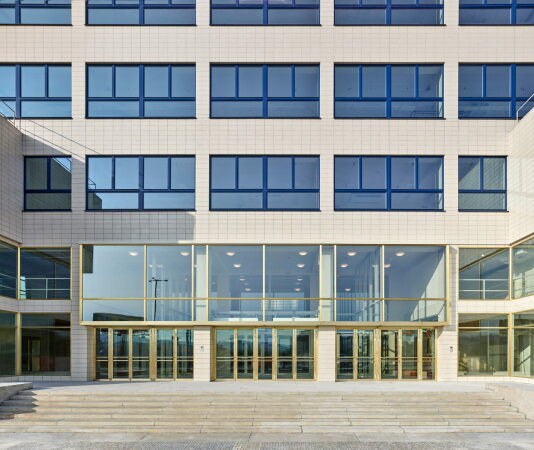 Der Palast der Elektrounternehmen in Prag von TaK Architects