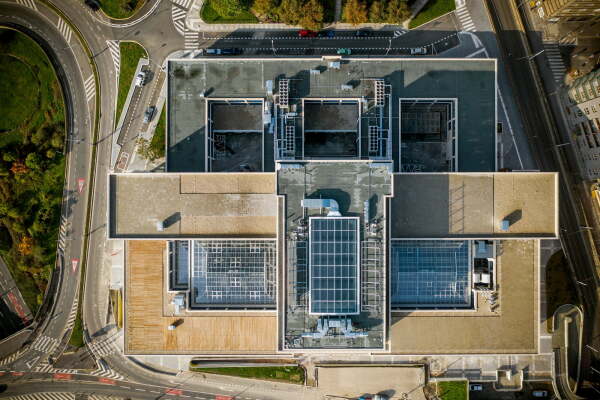 Der Palast der Elektrounternehmen in Prag von TaK Architects