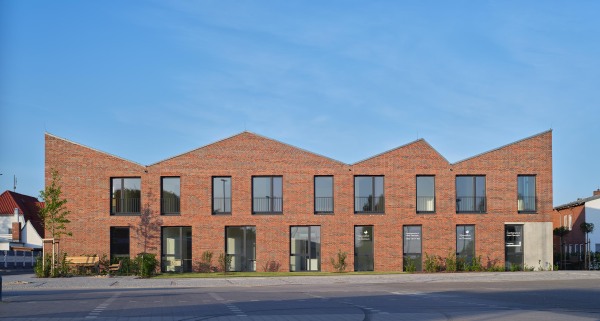 Hauptpreis: Dat Donner Hus - Multifunktionsgeb�ude in St. Michaelisdonn von Jebens Schoof Arhitekten BDA / Gemeinde St. Michaelisdonn