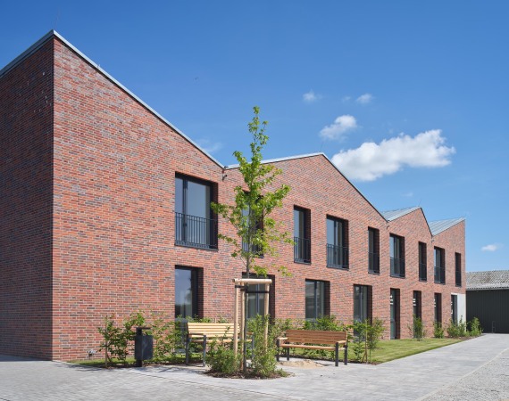 Hauptpreis: Dat Donner Hus - Multifunktionsgebude in St. Michaelisdonn von Jebens Schoof Arhitekten BDA / Gemeinde St. Michaelisdonn