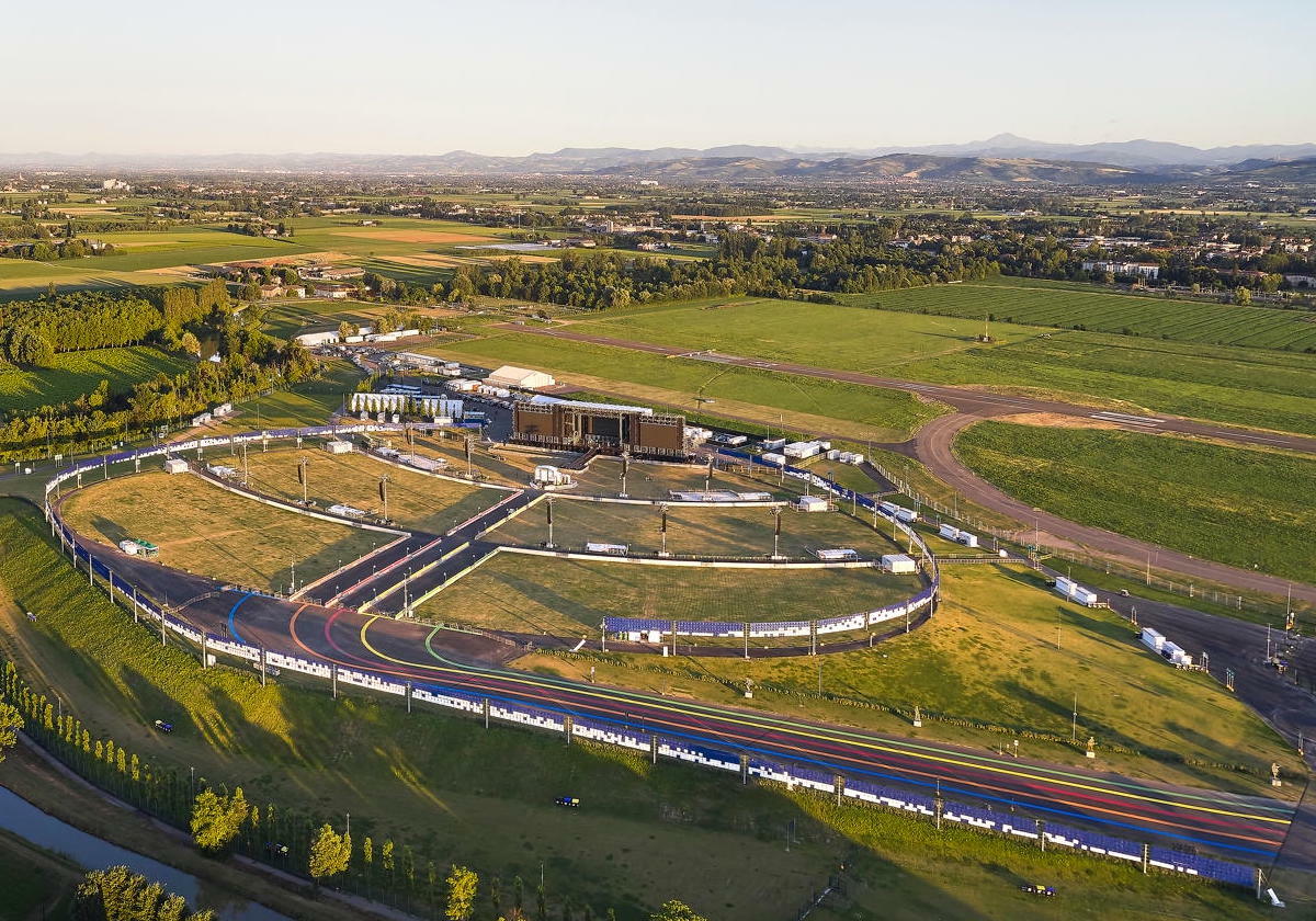 Figur im Feld
 - Freiluftarena in Reggio Emilia von Iotti+Pavarani, Tassoni und LSA