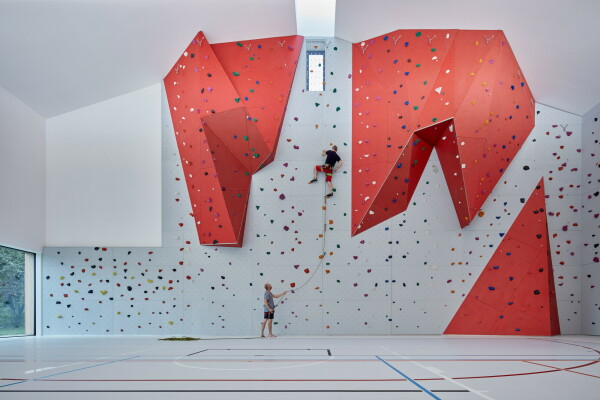 Sporthalle von consequence forma architects