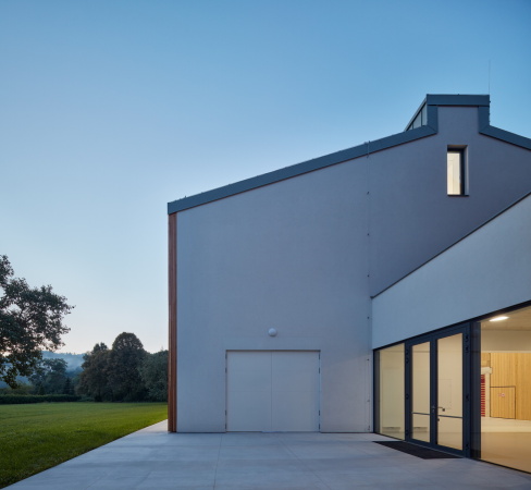 Sporthalle von consequence forma architects