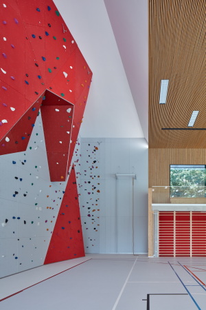 Sporthalle von consequence forma architects