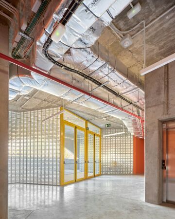 Schule in Madrid von Andr�s Jaque