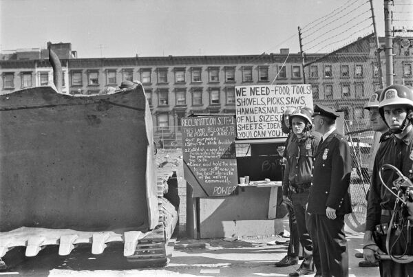Gegen Stadtentwicklungsprojekte formieren sich Bürgerproteste in Harlem, 1969
