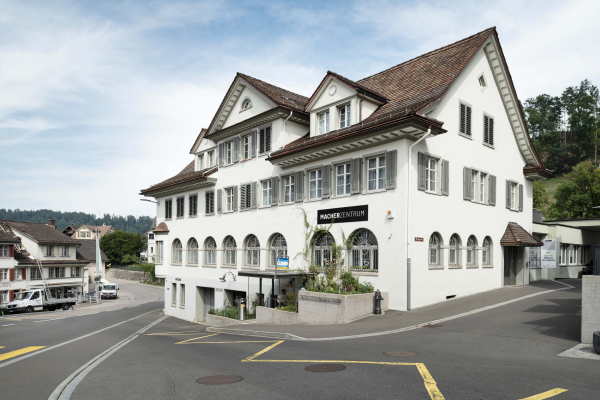 Fr das ehemalige Postgebude wurde mit dem Macherzentrum Toggenburg eine neue Lsung gefunden.