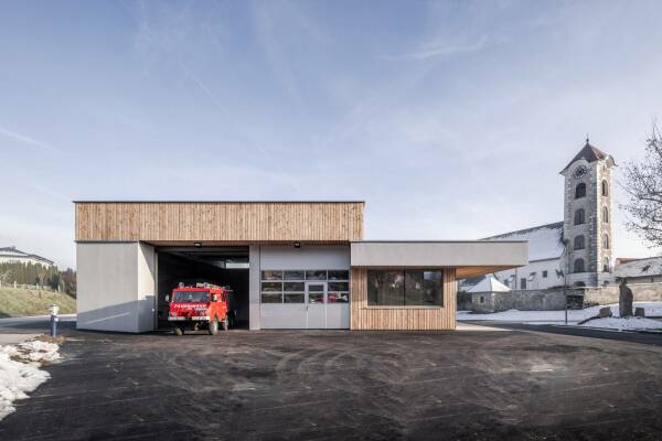 Feuerwehr in Obermhlbach von Scheiberlammer Architekten