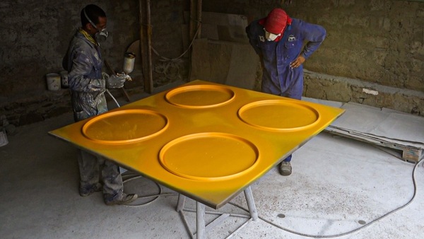 Lackieren der Fassdeckel