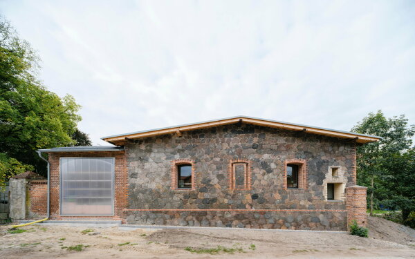 Finalist: Htten & Palste, Scheune Prdikow, Umbau, genossenschaftliches Wohn- und Gewerbehaus, Prtzel