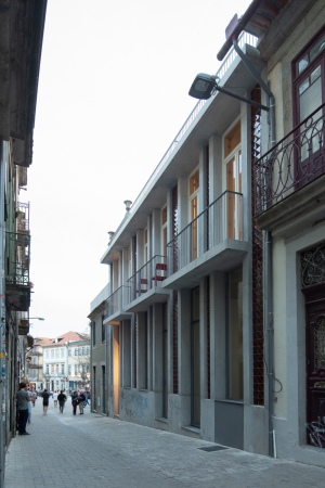 Wohnhaus in Porto von ATA Atelier und Entretempos