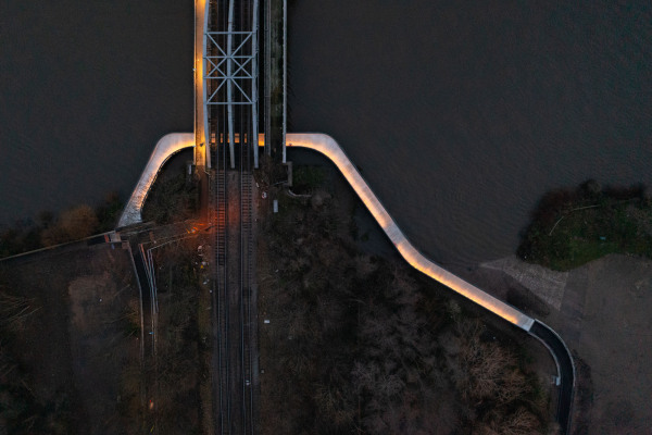 Fugngerbrcke in London von Moxon Architects und COWI