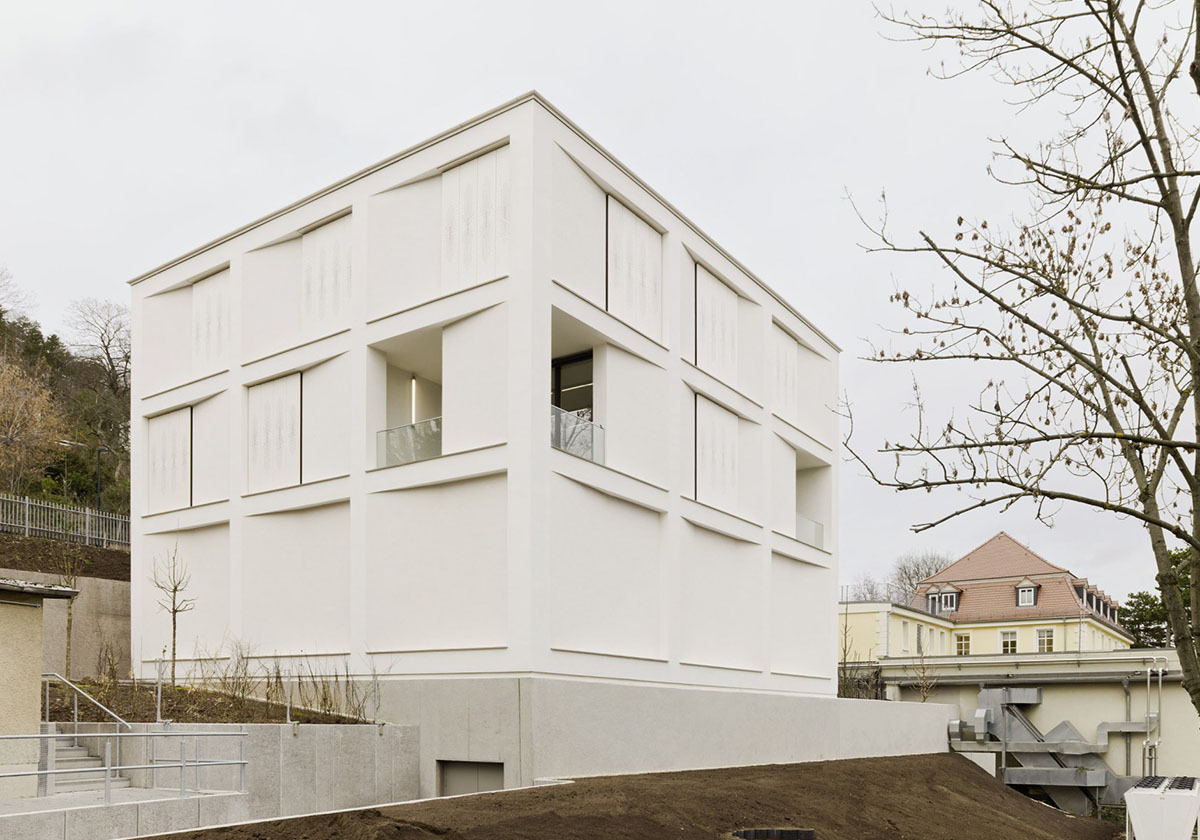 Spitzenforschung am Hang
 - Institutsbau in Jena von Osterwold Schmidt