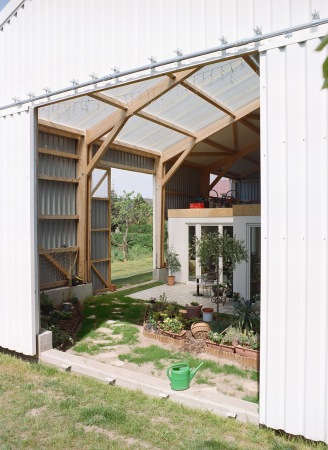 c/o now (Berlin): Einfamilienhaus in Schmergow, Deutschland