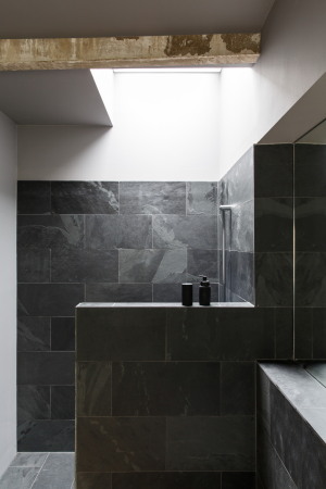 Remisenumbau in Berlin von ALAS Alarcon Linde Architects