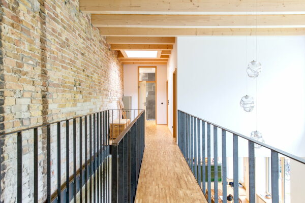 Remisenumbau in Berlin von ALAS Alarcon Linde Architects