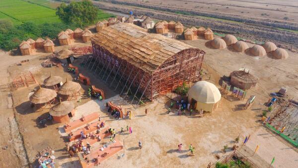 Das Zero Carbon Cultural Centre in Makli, Pakistan ist Trainingsort und Testgelnde fr Yasmeen Laris Zero-Carbon-Architektur.