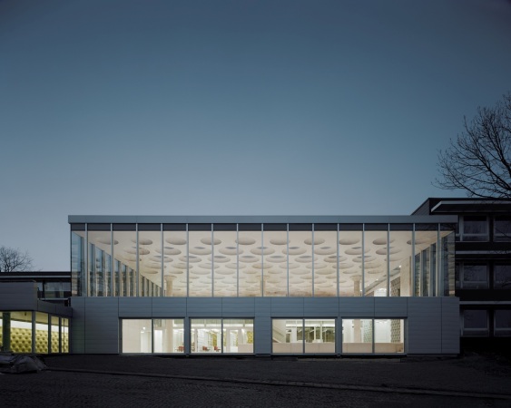 Forum am Eckenberg-Gymnasium in Adelsheim von Ecker Architekten