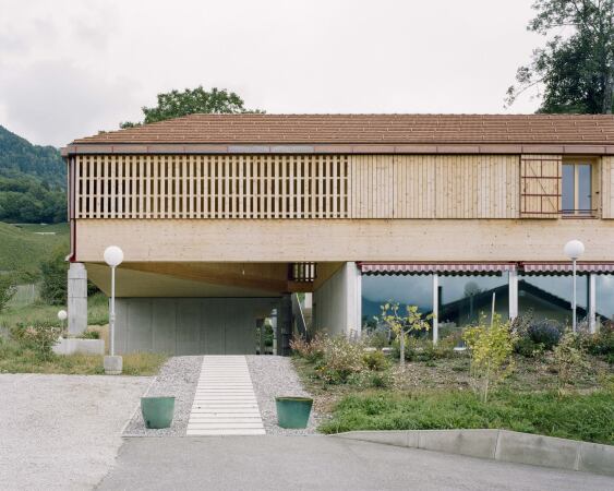 Mehrfamilienhaus im Kanton Waadt von Madeleine architectes und Studio Franois Nantermod