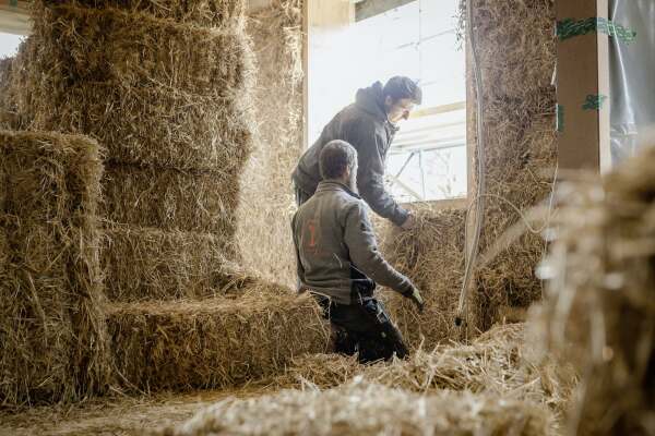 Einbau der Strohballend�mmung