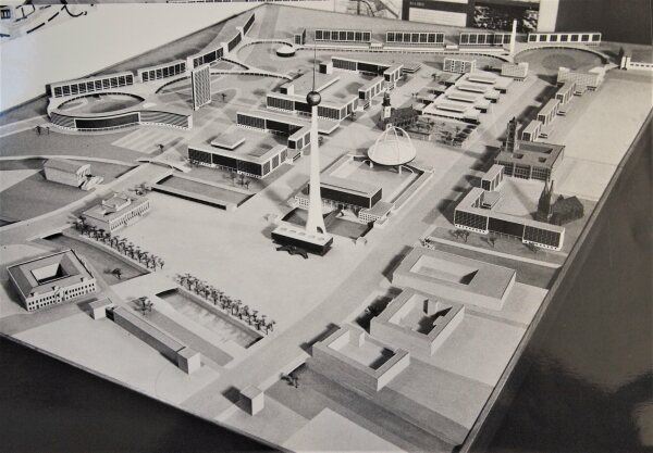 Entwurf von Hermann Henselmann für das Stadtzentrum von Ost-Berlin, 1959