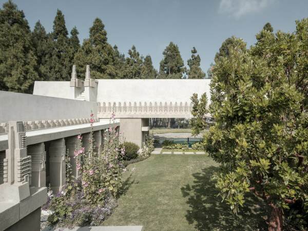 Zum Hollyhock House von Frank Lloyd Wright