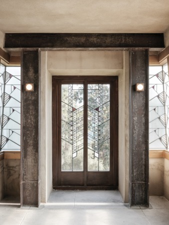 Zum Hollyhock House von Frank Lloyd Wright