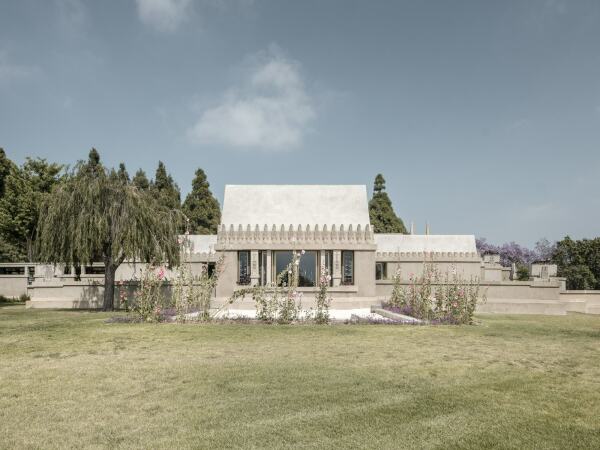 Zum Hollyhock House von Frank Lloyd Wright