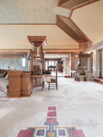 Zum Hollyhock House von Frank Lloyd Wright