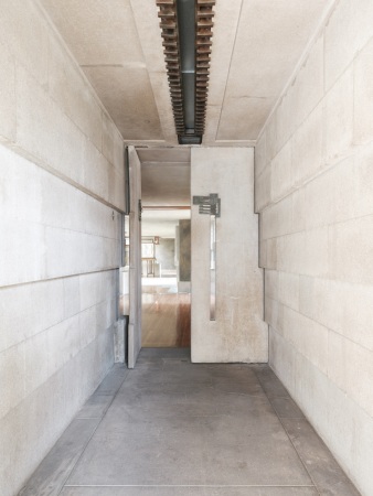 Zum Hollyhock House von Frank Lloyd Wright