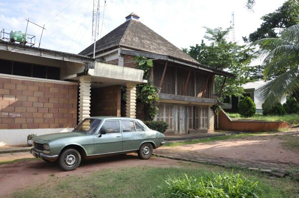 Privathaus von Demas Nwoko in Idumuje Ugboko im Sden von Nigeria