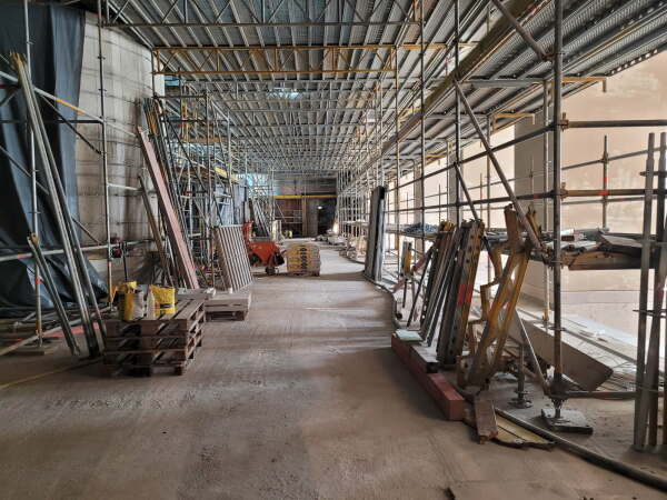 Neuer Mschatta-Saal, oberer Raumteil (links die Unterbauten fr die Mschatta-Fassade hinter dem Gerst)