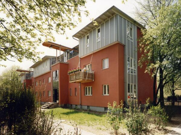 Modernisierung, Instandsetzung und Aufstockung der Nachkriegssiedlung Schlierbacher Weg in Berlin-Buckow, 1988�92