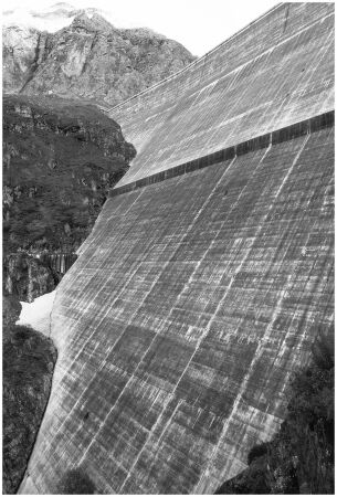 Aglaia Konrad: Shaping Stones (Grande Dixence, 2012),  Courtesy Aglaia Konrad and Gallery Nadia Vilenne